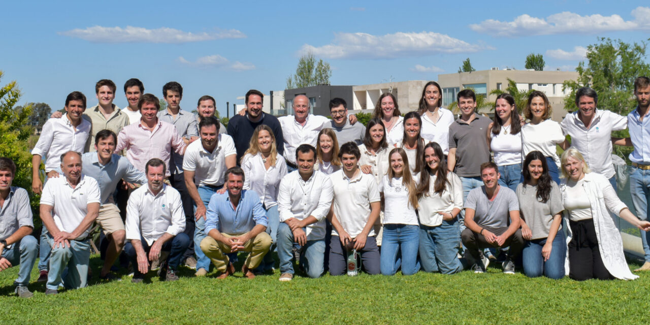 https://az-group.com.ar/wp-content/uploads/2024/10/Oct-24-ReunionEquipo-04-scaled-e1728585850110-1280x640.jpg